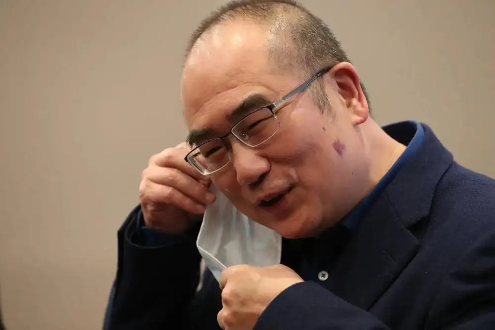 授予“人民英雄”國家榮譽(yù)稱號(hào)---張定宇