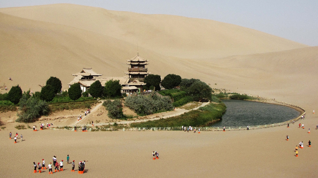 敦煌鳴沙山月牙泉景區開啟半價游模式