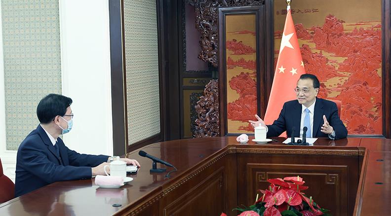 李克強會見李家超 頒發任命李家超為香港特別行政區第六任行政長官的國務院令