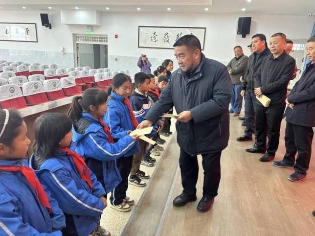 翰墨鑄自信  擔當暖人心——丁目迪為積石山災區愛在行動