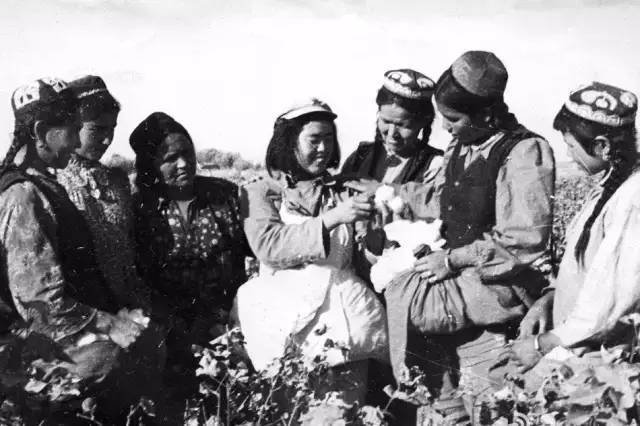 再現兵團歷史 弘揚兵團精神 新疆首部援疆題材詩歌劇《石城印記》在石河子公演